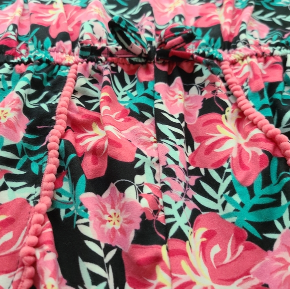 New Girl's Small 6/6X Floral Romper - Picture 2 of 4